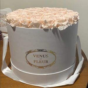 Venus Et Fleur Large box -blush pink roses